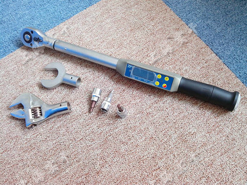 高精度數(shù)顯扭力扳手